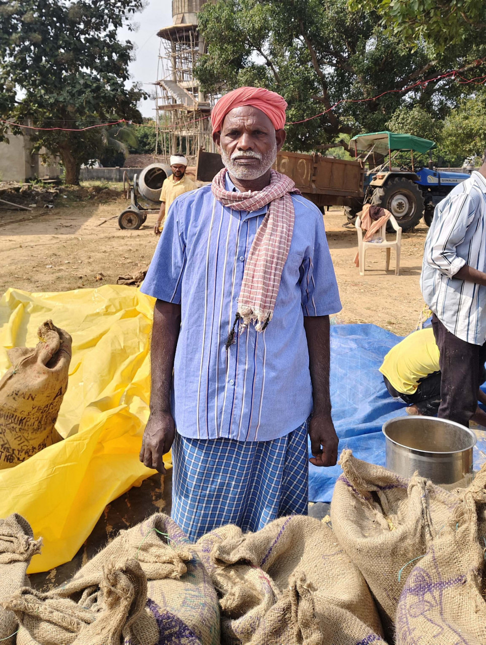 नारायणपुर : किसान मानूराम धान बेचकर खेती में करेंगे उपयोग