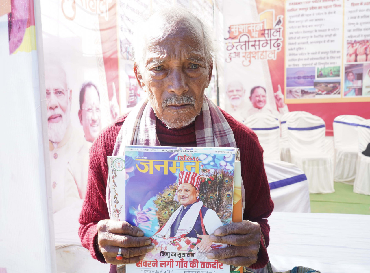 चित्र प्रदर्शनी के माध्यम से लोगों ने जनकल्याणकारी योजनाओं के बारे में जाना