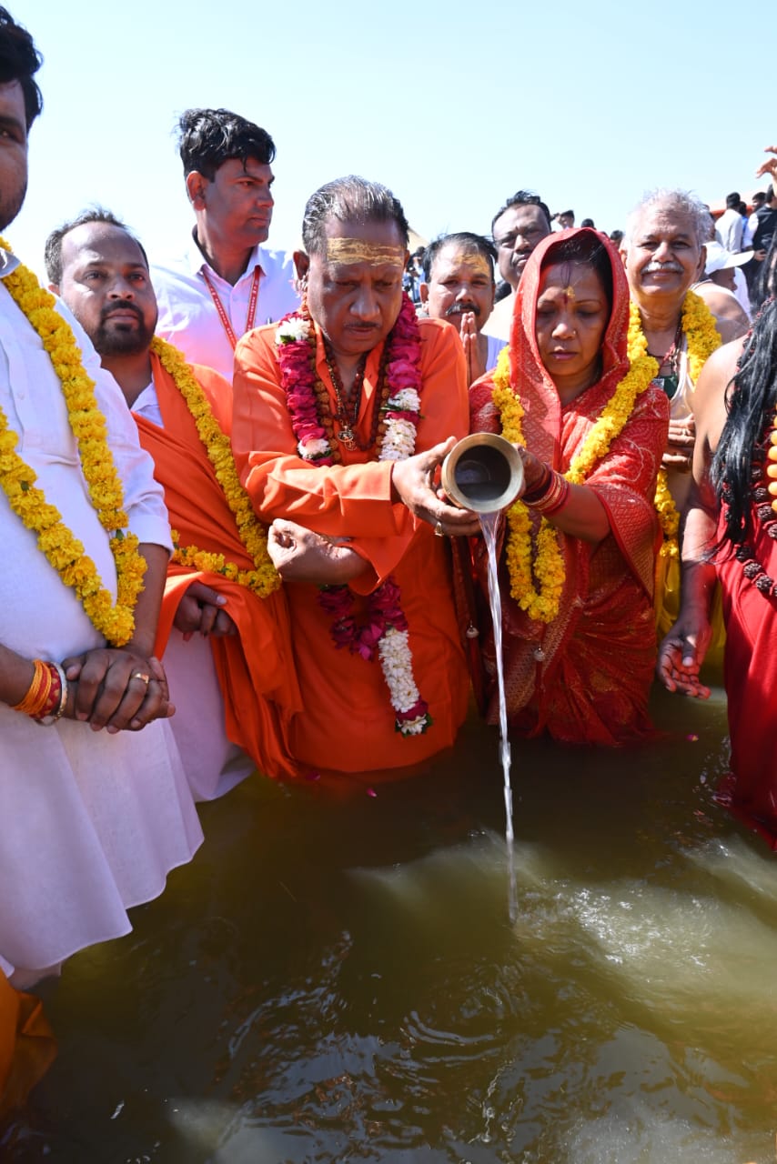 Live: महाकुंभ 2025 संगम में स्नान, मुख्यमंत्री श्री विष्णुदेव साय, राज्यपाल एवं विधानसभा अध्यक्ष समेत सभी मेहमान अरेल घाट पहुंचे