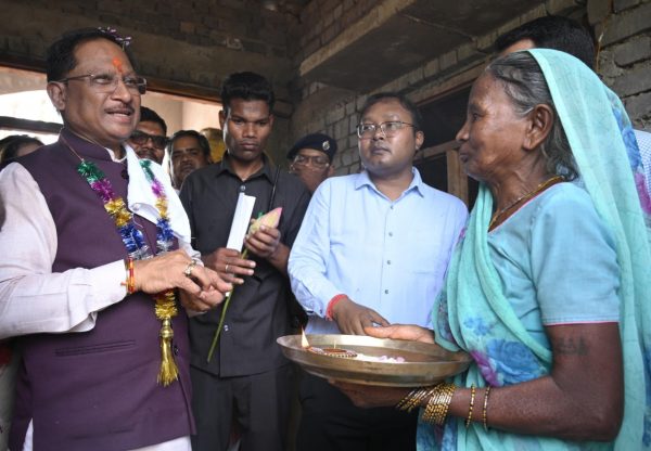 CM साय ने सक्ति जिले में योजनाओं के क्रियान्वयन की जमीनी हकीकत की जानकारी ली