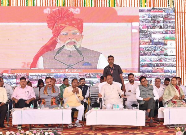 PM नरेंद्र मोदी ने छत्तीसगढ़ के 5 अमृत स्टेशनों का किया उद्घाटन,मुख्यमंत्री साय अम्बिकापुर रेलवे स्टेशन कार्यक्रम में हुए शामिल