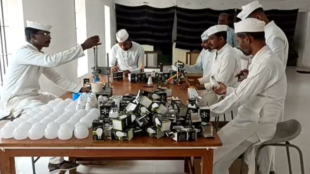 दुर्ग जेल में बंदियों को नई रोशनी की राह: एलईडी बल्ब निर्माण से आत्मनिर्भरता की ओर