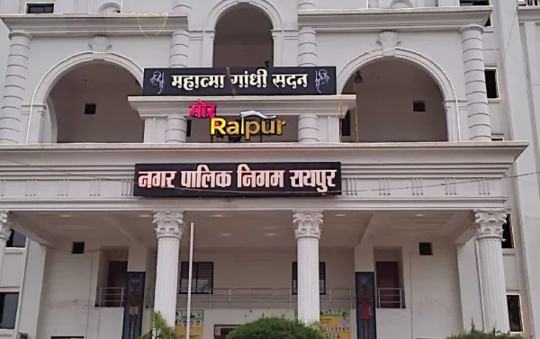 रायपुर नगर निगम में सियासी संकट: कांग्रेस के 5 पार्षदों ने दिया इस्तीफा, विपक्ष की बढ़ीं मुश्किलें