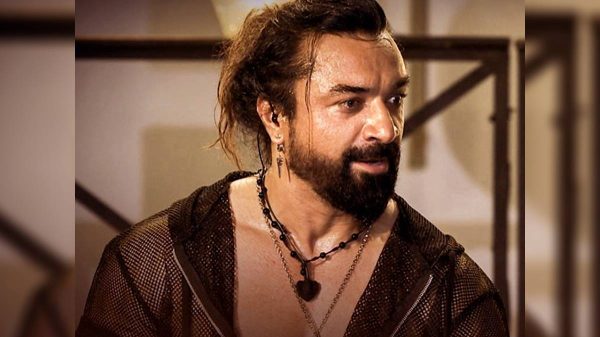 ‘हाउस अरेस्ट’ विवाद के बाद अब एजाज खान पर शारीरिक शोषण का आरोप, शिकायत दर्ज