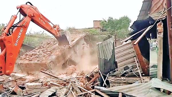 राजधानी में चला बुल्डोजर: कौशल्या विहार में अवैध कब्जे पर प्रशासन ने लिया एक्शन, खाली करवाई गई 20 एकड़ जमीन