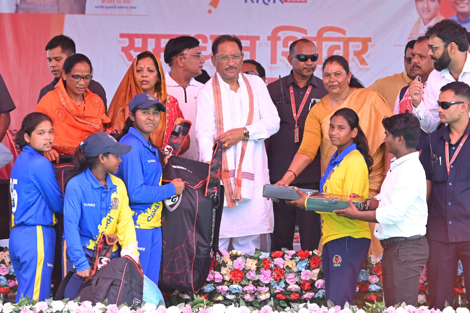 मैं आपके गांव-घर का बेटा, प्रदेश को विकास की राह में ले जाना मेरा संकल्प: मुख्यमंत्री श्री विष्णु देव साय