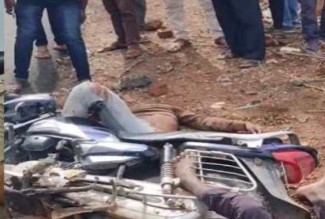 तेज रफ्तार बाइक ने ली दो युवकों की जान, दो गंभीर घायल