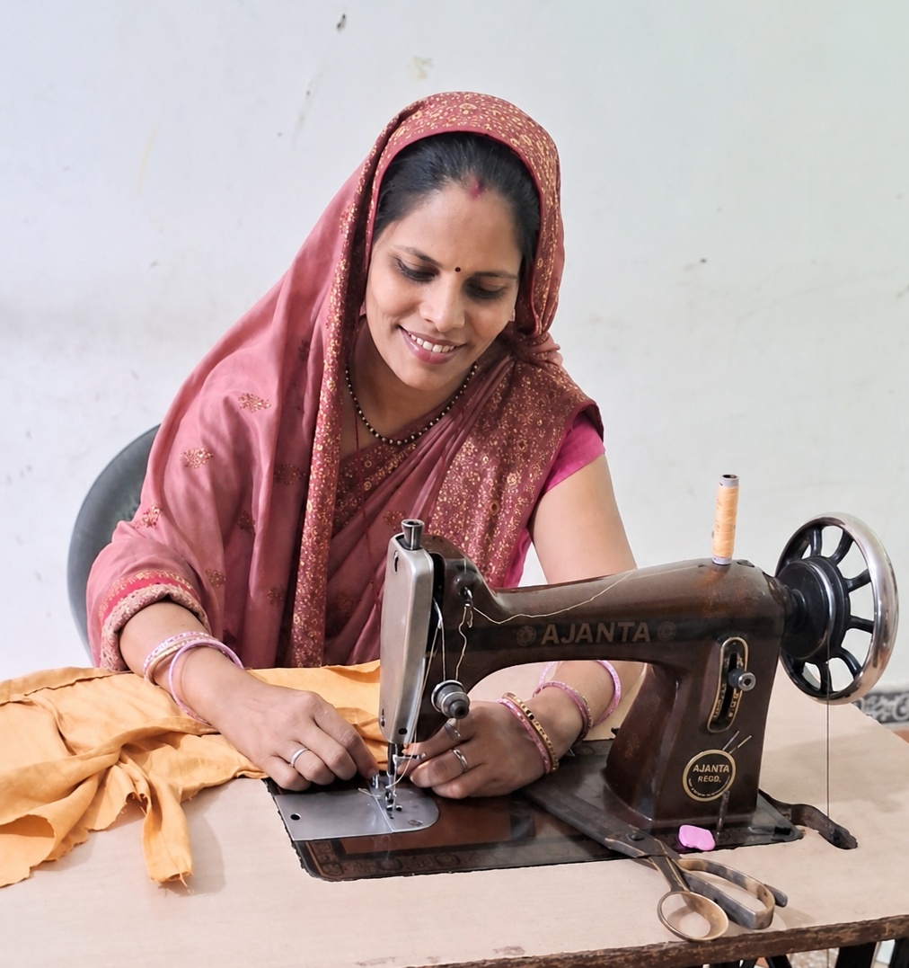 महतारी वंदन योजना का लाभ उठाती महिलाएं, सशक्तिकरण और आत्मनिर्भरता की ओर