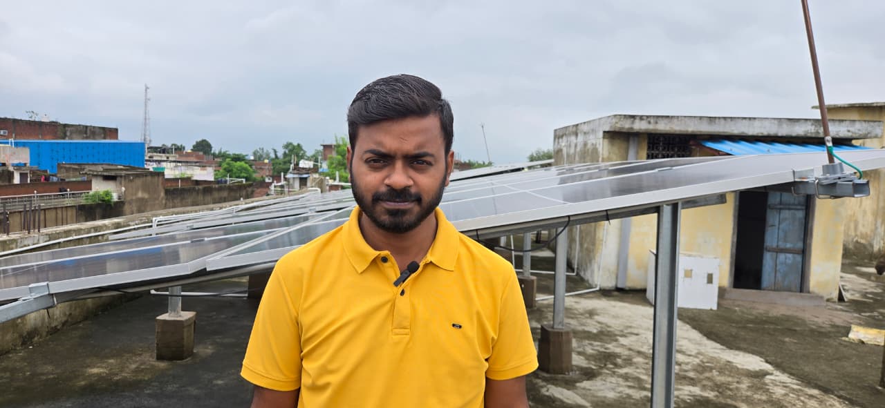 यश गोयल ने अपने घर की छत पर पीएम सूर्य घर योजना के तहत 5 किलोवाट का सोलर पैनल लगवाया है