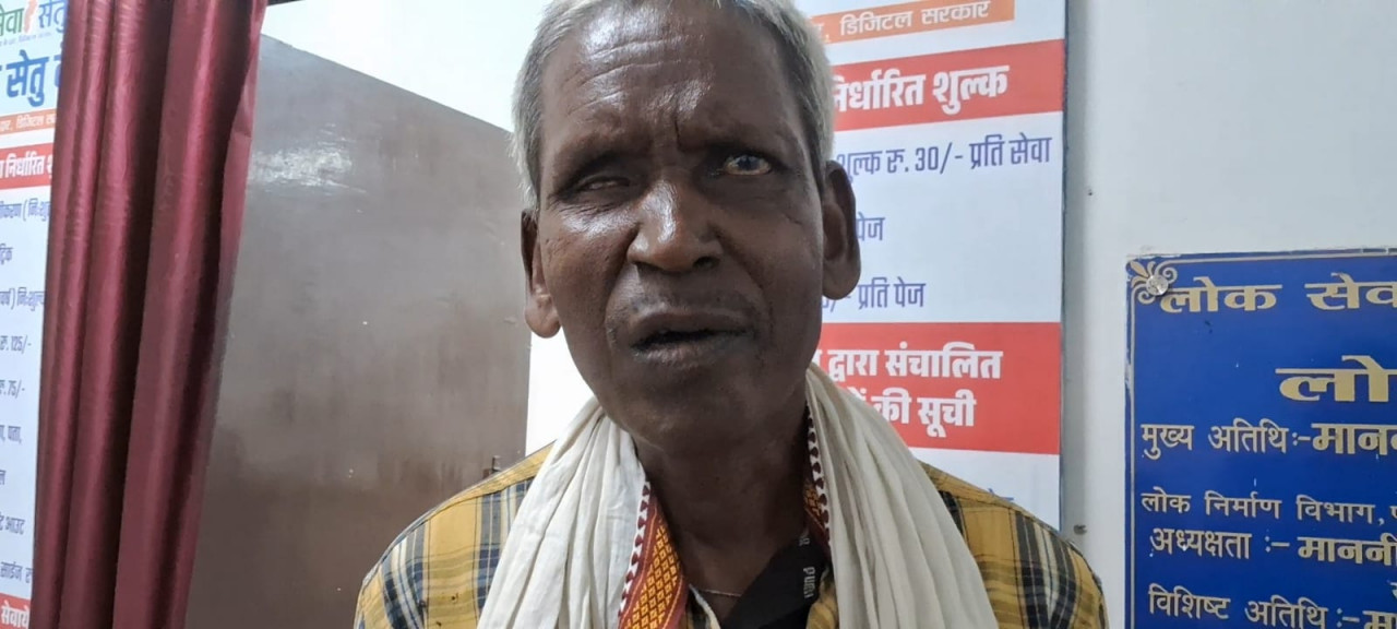 जशपुर के राम साय आधार कार्ड सक्रिय होने पर मुख्यमंत्री का आभार व्यक्त करते हुए