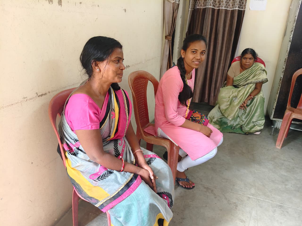 सखी वन स्टॉप सेंटर की टीम और काउंसलिंग सत्र