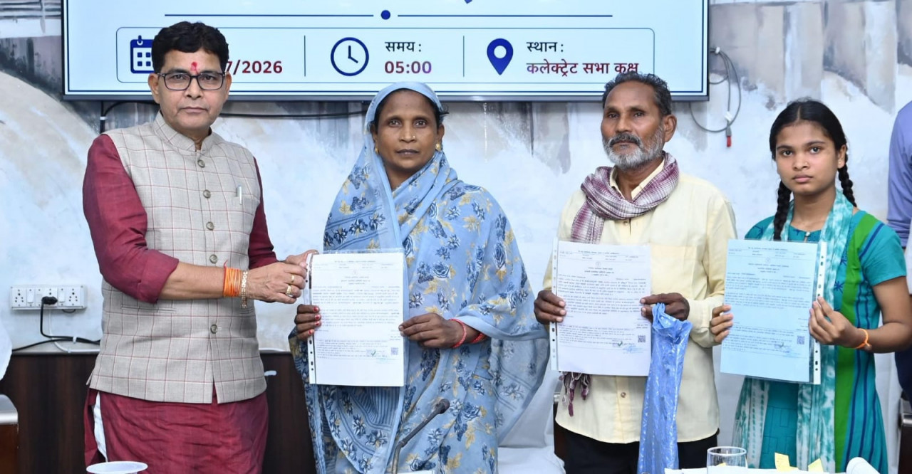 राजस्व मंत्री श्री टंक राम वर्मा द्वारा 'सेवा सेतु' के माध्यम से डिजिटल जाति प्रमाण पत्र वितरण