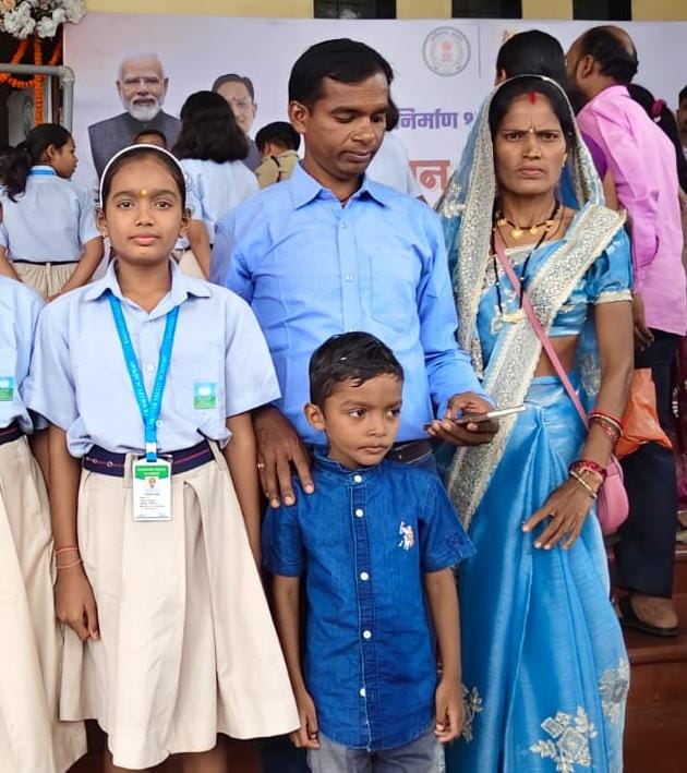 अटल उत्कृष्ट शिक्षा योजना के तहत चयनित छात्रा प्रियांशी यादव