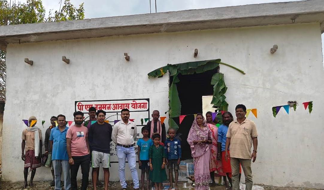 प्रधानमंत्री आवास योजना के तहत बलरामपुर में नवनिर्मित पक्के मकान